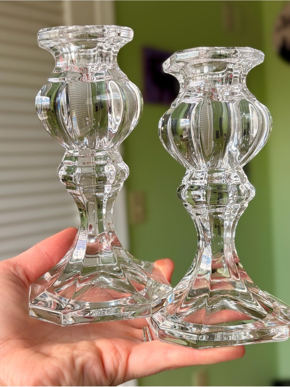 Vintage Charming Clear Glass Candlestick Holders – Elegant Pair Shiny & Bright - Picture 9 of 9